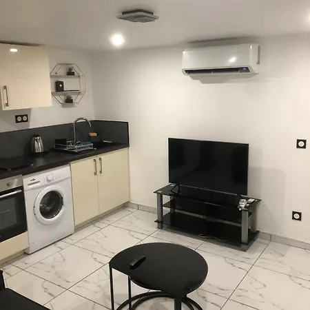 Cozy And Well Located *